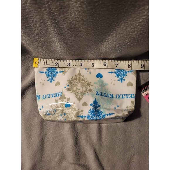 Nwt Hello Kitty make up pouch - Picture 2 of 3